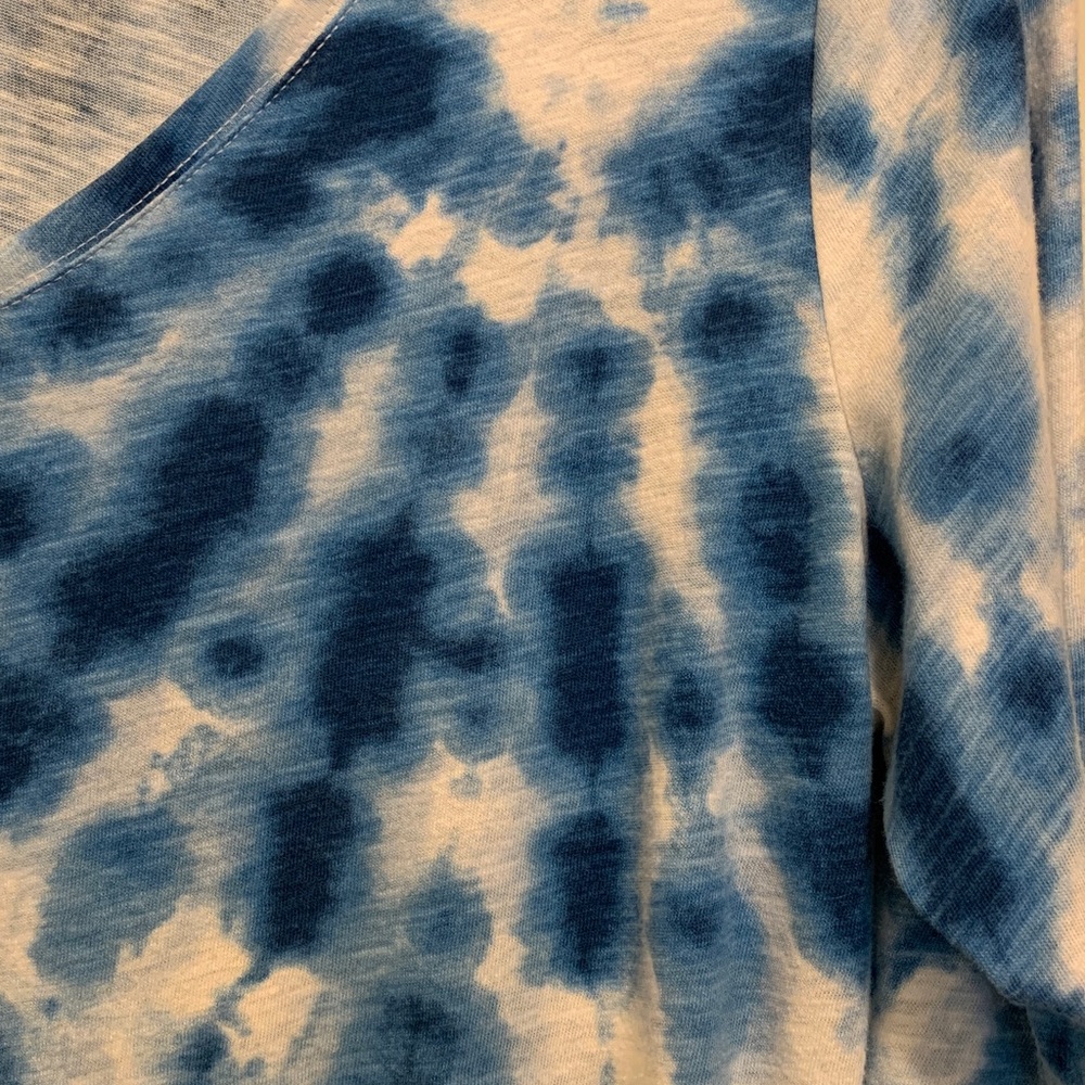 Sonoma Goods For Life Everyday Long Sleeve V-Neck Tee Tie-Dyed Look Coral Print - Picture 4 of 7